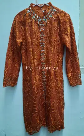 Atasan brukat payet premiun warna teracotta