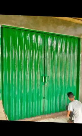 Folding gate rolling door