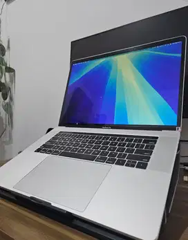 MacBook Pro 15 Inch 2019 - i7 | 32GB RAM | 512GB SSD | RadeonPro555X