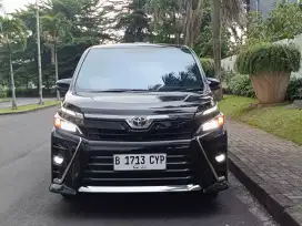 Toyota Voxy 2.0 at 2019