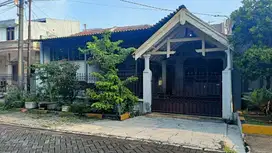 Rumah Rungkut Mapan Barat  depan taman fasum