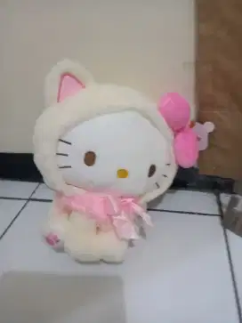 Boneka kucing lucu