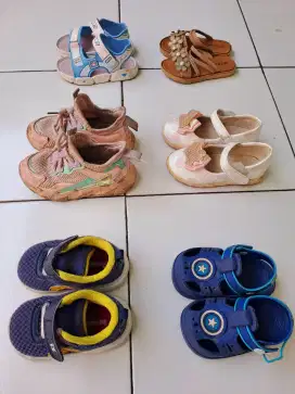 Sepatu sandal anak laki perempuan