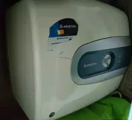 Pemanas air Ariston