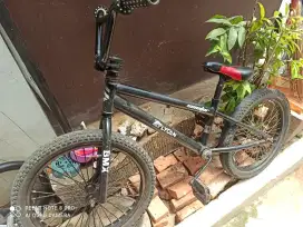 Sepeda BMX senator