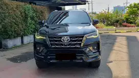 Toyota Fortuner VRZ GR Sport Kicksensor 2.8 Diesel AT Hitam 2022