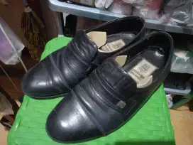 Sepatu Pantofel pria Leogaren