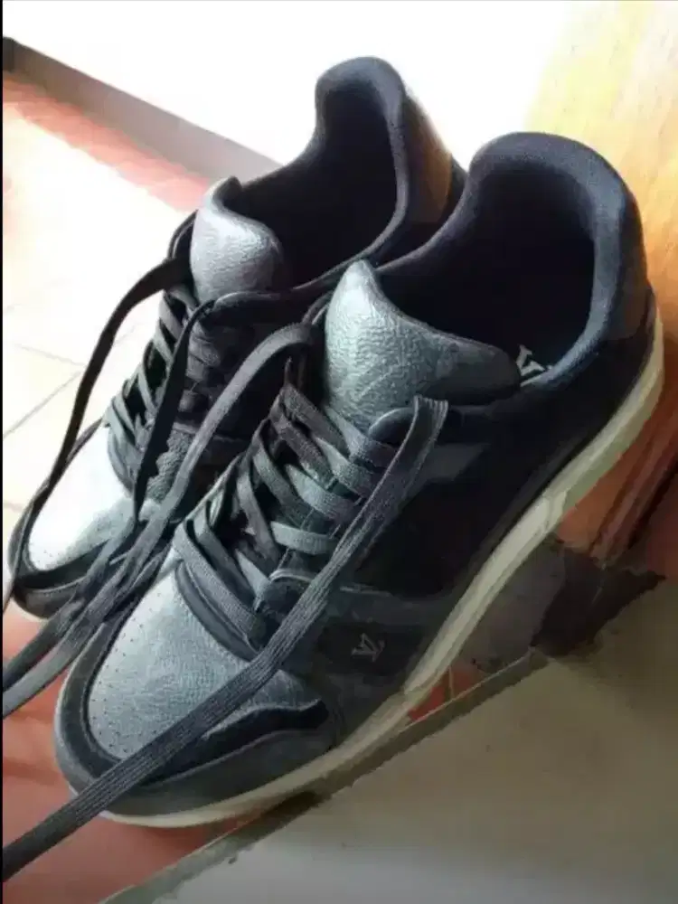 Jual butuh sepatu LV original