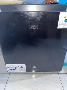 GEA Mini Bar RS-06DR Kulkas Portable