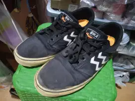 Sepatu Skaters dan Santai