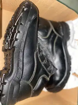Sepatu Safety Bekas (belum pernah di pakai)