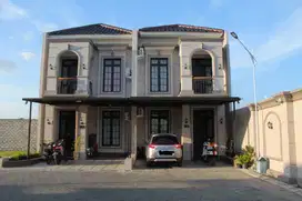 Rumah Mewah dalam Perumahan American Clasicc dekat Terminal Giwangan