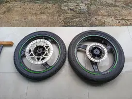 Pelk original ninja RR gen 4 dan ban baru