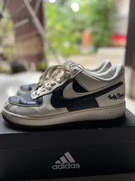 Sepatu Nike Air Force 1 x Santa clause size 42