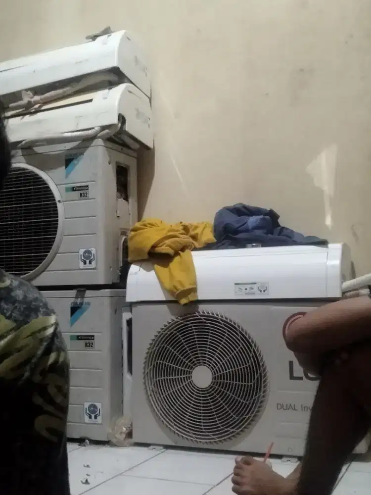 Yg mau jual ac silahkan siap jemput lokasi satuam atau borongan