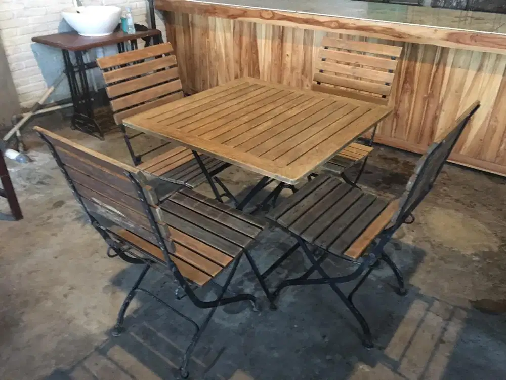 Meja set outdoor antik