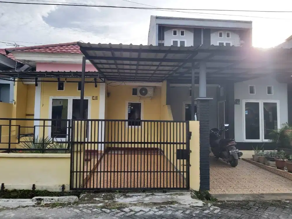 Disewakan rumah dalam kompleks