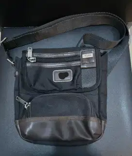 Tas Slempang Tumi