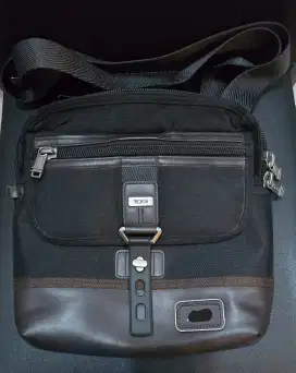 Tas Slempang Tumi