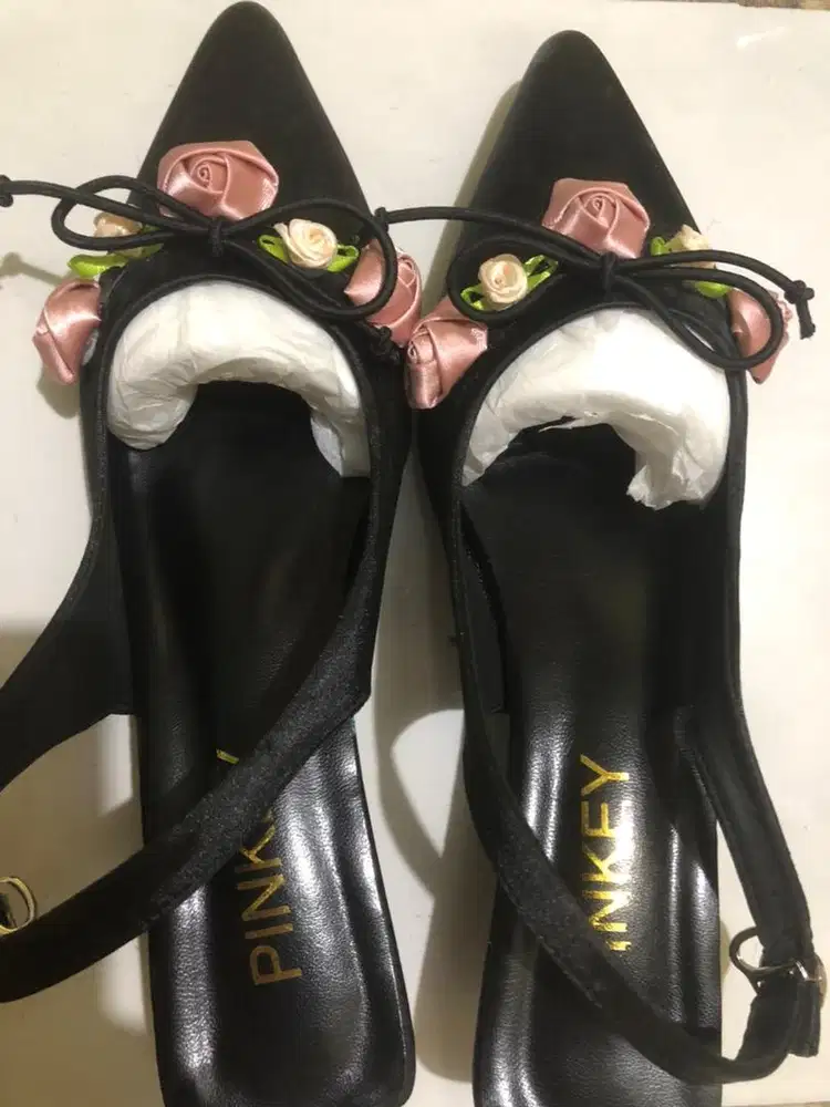 Sepatu sandal, BARU