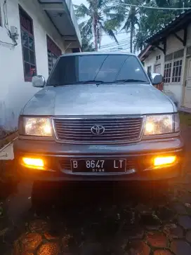 Kijang krista 2.0 mt ful original tangan pertama