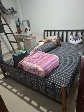 Tempat tidur besi combinasi kayu 5kk +kasur