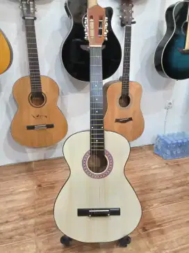 Gitar akustik Yamaha