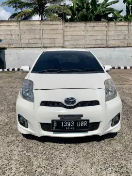 Toyota Yaris s-limited 2012 matic