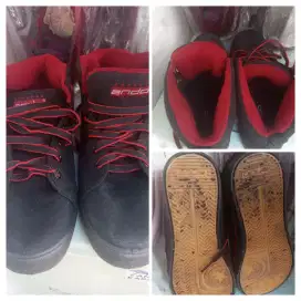 sepatu hitam Ando
