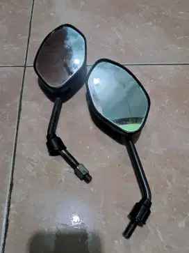 Spion motor keluarga Honda