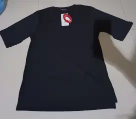 Kaos Hitam Lengan Pendek Wanita
