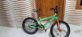 Sepeda BMX mrk TANGO warna hijau