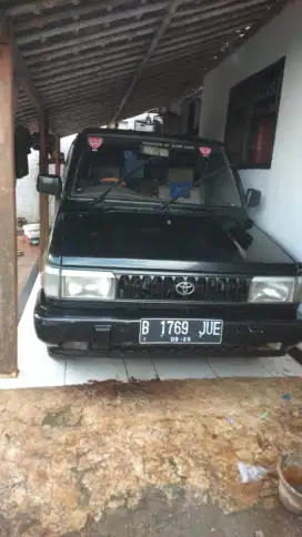 Di jual mobil kijang Rover