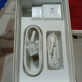 Kepala + Kabel Charger + Headset Samsung Galaxy A7 Original Bawaan HP