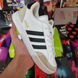 Sepatu Sneakers Casual Pria Adidas Black White Murah