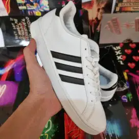 Sepatu Sneakers Casual Pria Adidas Black White
