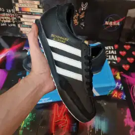 Sepatu Sneakers Casual Pria Adidas Black White Gold