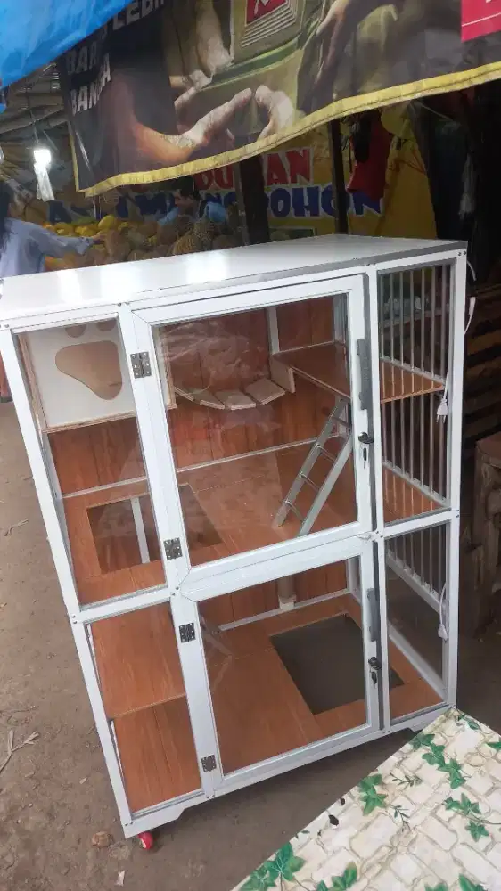 Kandang kucing kaca 2
