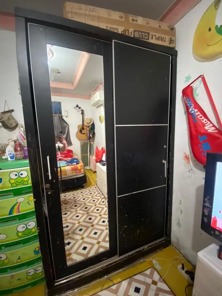 Lemari pakaian lipat dan gantung