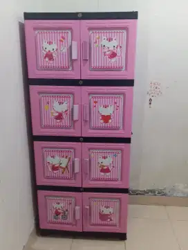 Lemari plastik warna pink