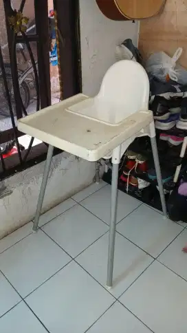 Kursi untuk makan bayi