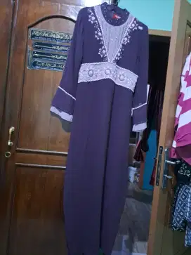 Gamis ceruty ungu
