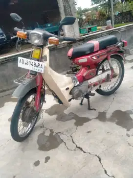 V80 merah komplit mesin bagus oli jalan original