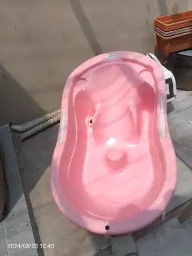 Bak mandi bayi , tempat mandi bayi