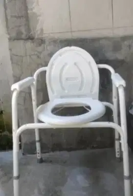 Kursi BAB Lansia / Toilet Duduk Lansia
