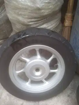 Jual velg dan ban original honda scoopy tahun 2019