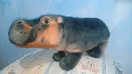 Boneka kudanil hitam