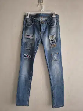 Celana panjang bahan jean ada variasinya