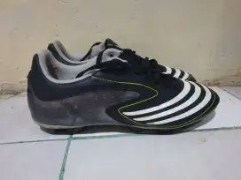 Sepatu bola Adidas F5 Tunit Original