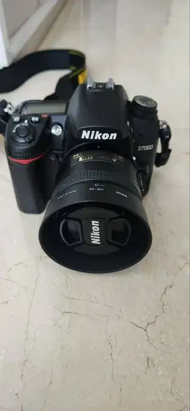 nikon slr d7000 mulus , lens 18-105mm dan 35mm, nissin flash di866,